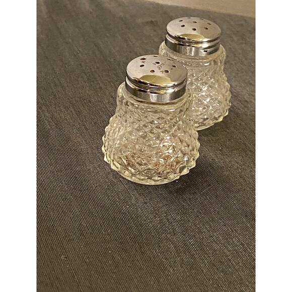 VTG Mini Salt & Pepper Shakers Clear Glass Diamond pattern Chrome tops EUC - Picture 2 of 10